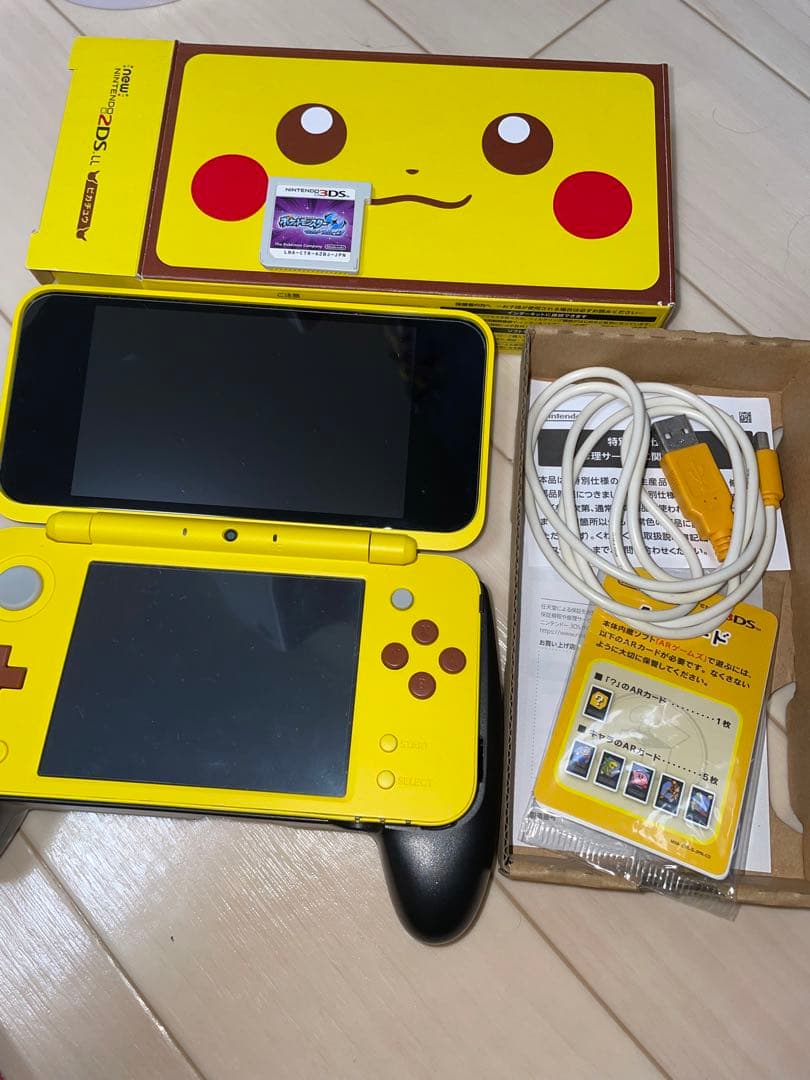 ニンテンドー2DS LL ピカチュウ　美品