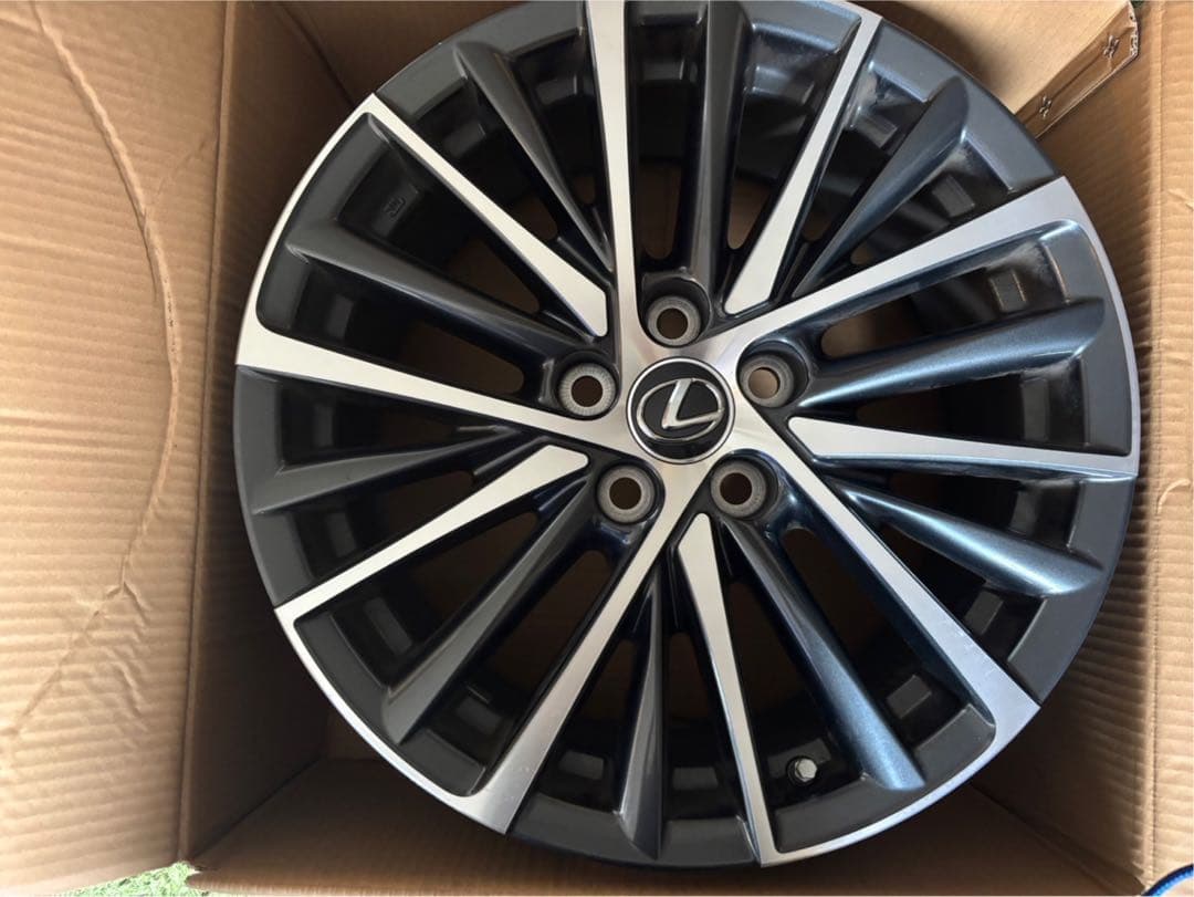 レクサス純正　ＥＳ　18インチ　新車外し　ホイール4本　空気圧センサー付き