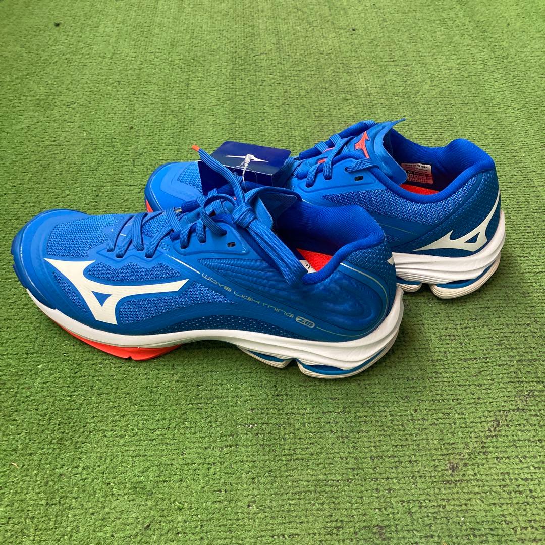 新品Mizuno Wave Lightning Z6 25㎝