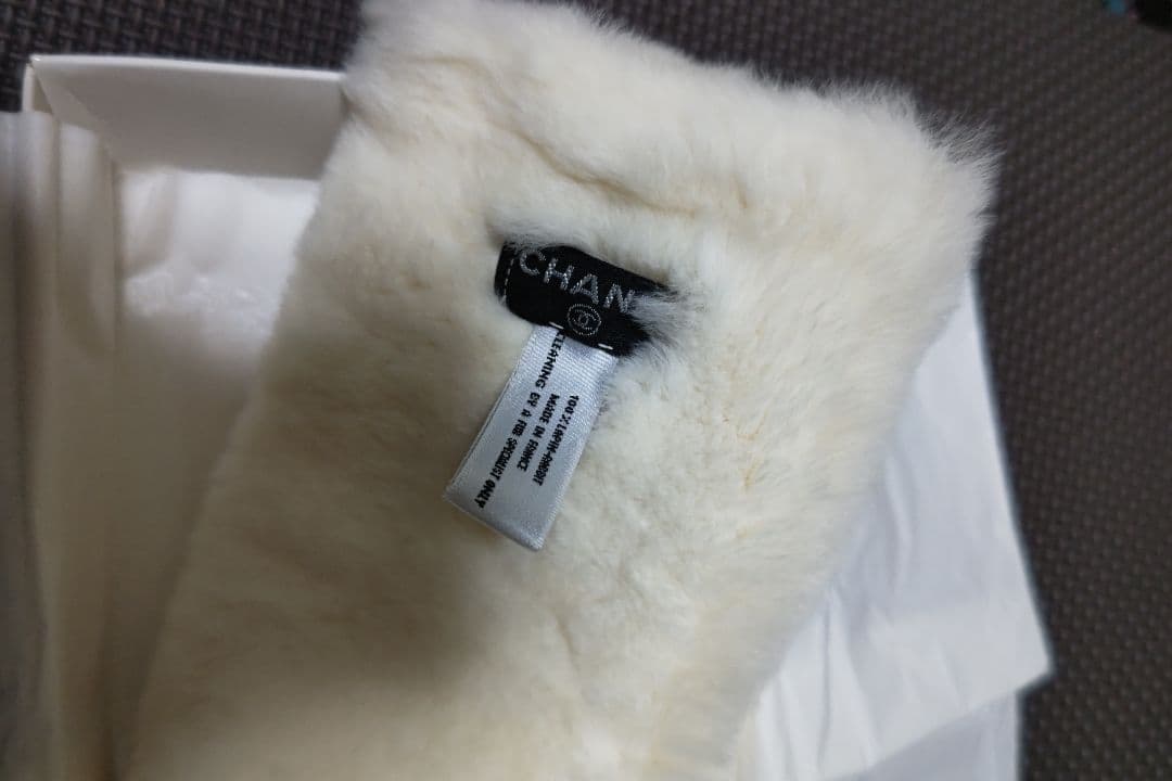 シャネル　ファー　リストバンド　バングル　ブレスレット　説明必読。