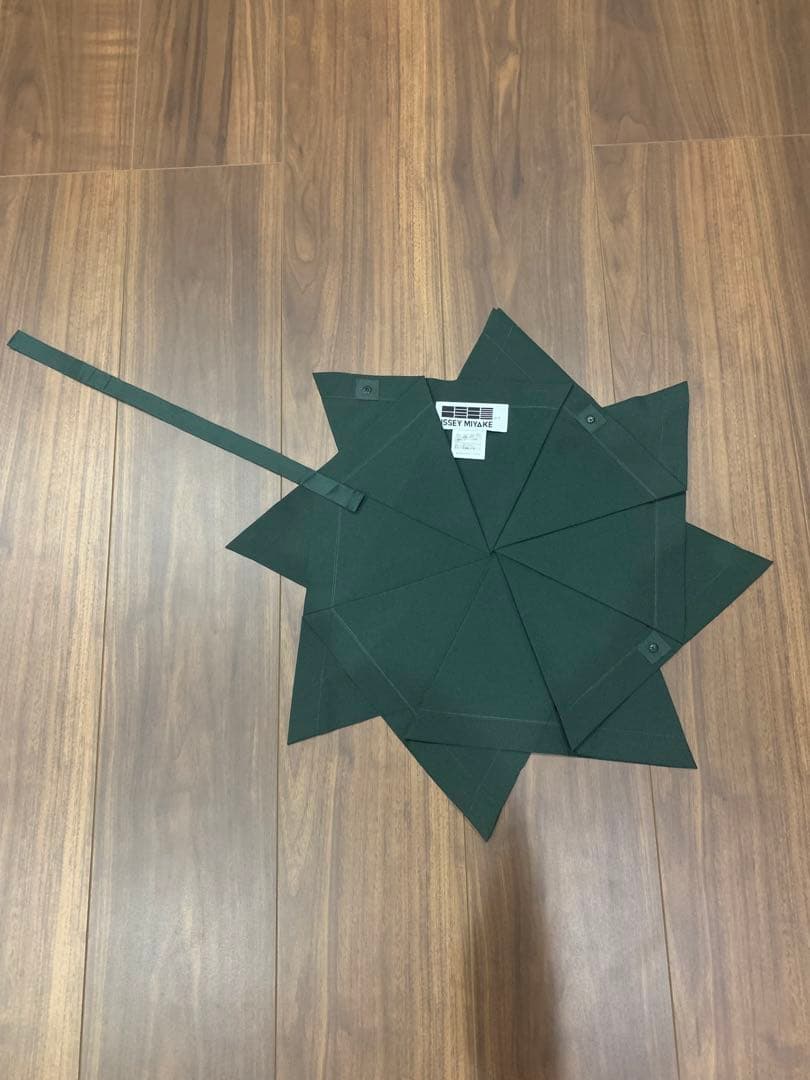 132 5.イッセイミヤケ おりがみ ダークグリーン タンクトップ 立体デザイン