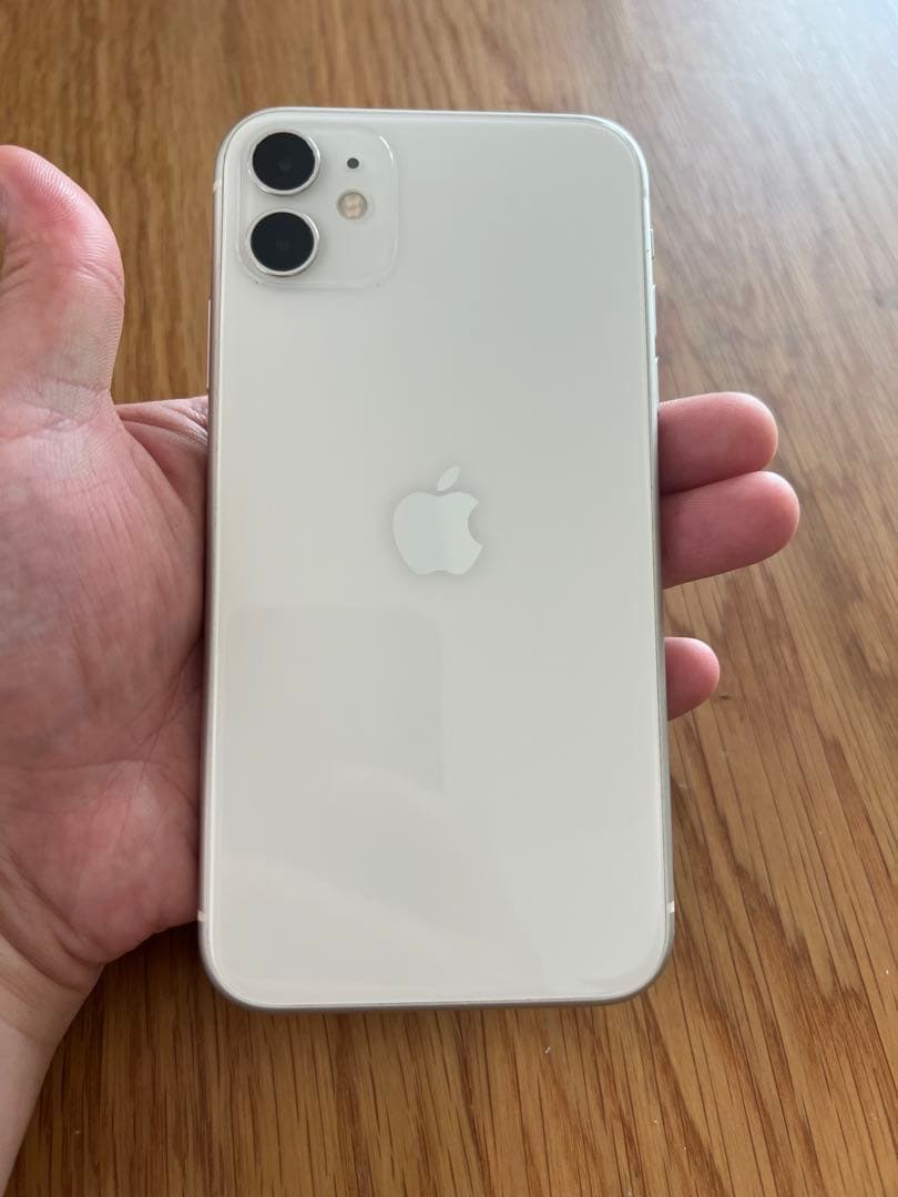 Apple iPhone 11 本体　白