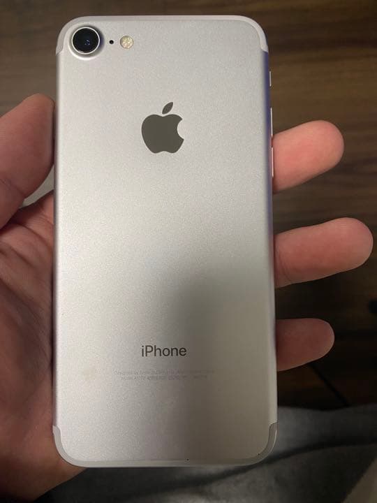 iPhone7 32G シルバー SIMロック解除済み