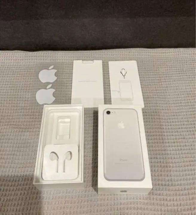 iPhone7 32G シルバー SIMロック解除済み