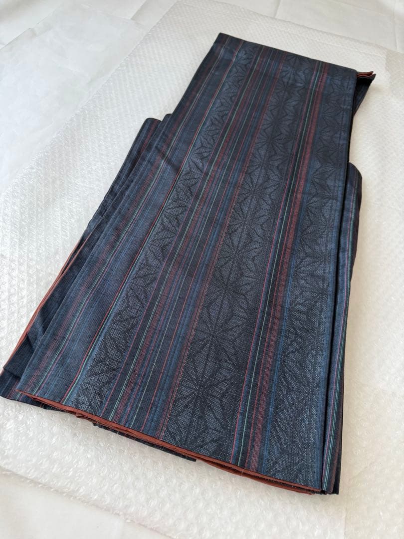 a19 美品 縞に麻の葉模様織り出し 正絹 手織り紬 裄67
