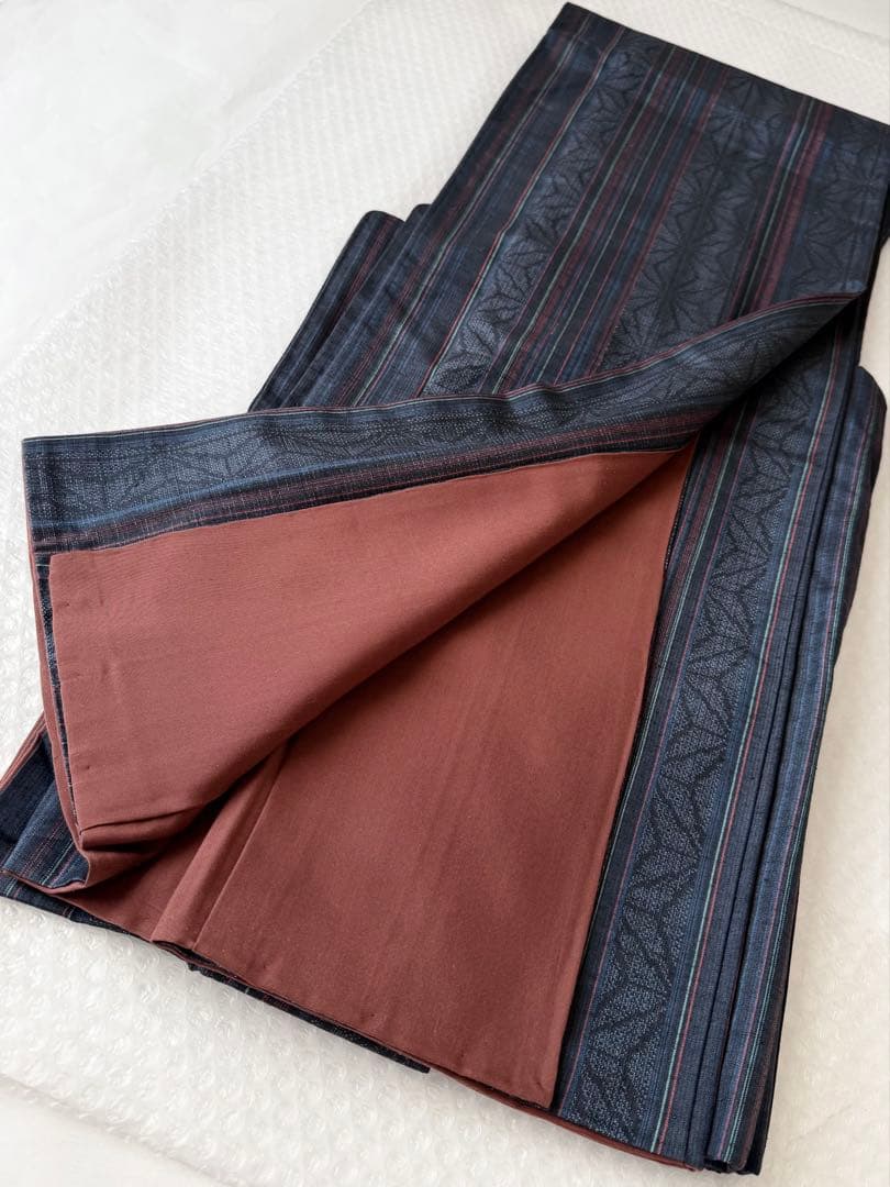 a19 美品 縞に麻の葉模様織り出し 正絹 手織り紬 裄67