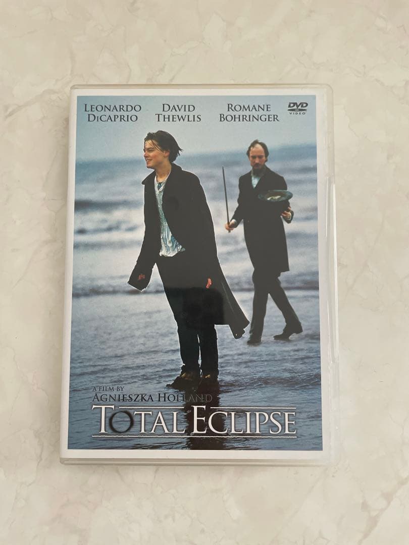 太陽と月に背いて