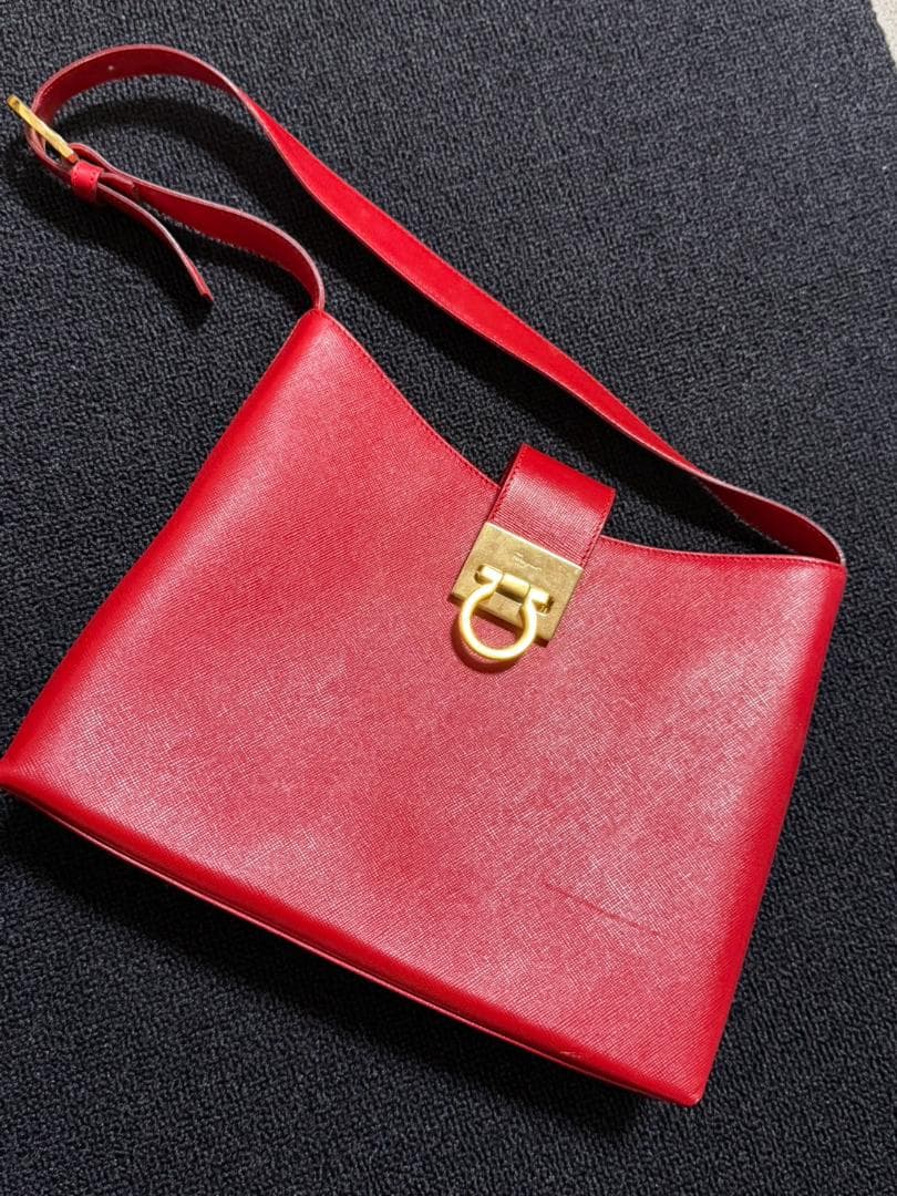 Salvatore Ferragamo フェラガモ ガンチーニ ショルダーバッグ