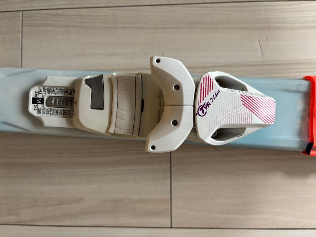 Pure Conscious 140 スキー板とストックセット