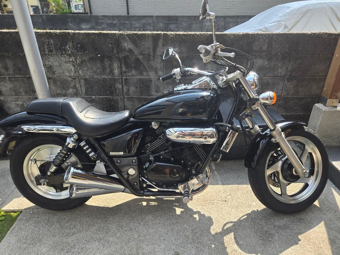 マグナ250 純正マフラー 画像4-5枚目の車輌より取り外しました！