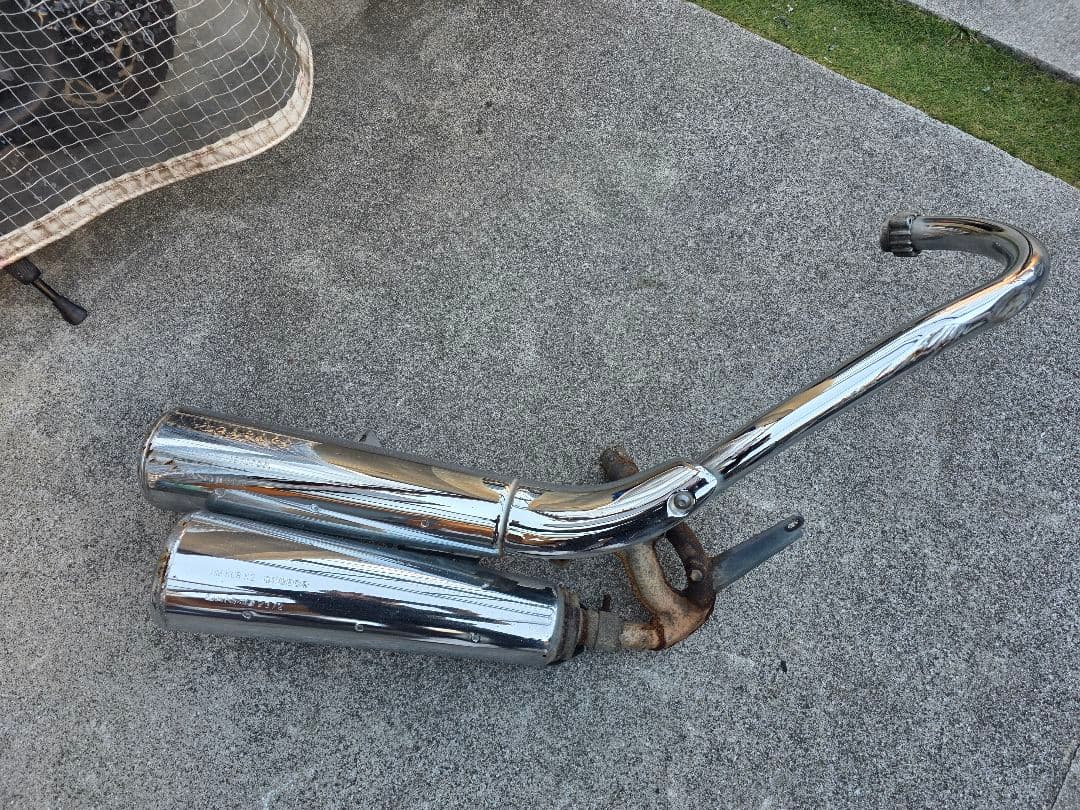 マグナ250 純正マフラー 画像4-5枚目の車輌より取り外しました！