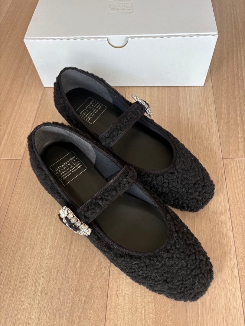 LOTTADESIGN ファー素材 ビジュー付きフラットシューズ