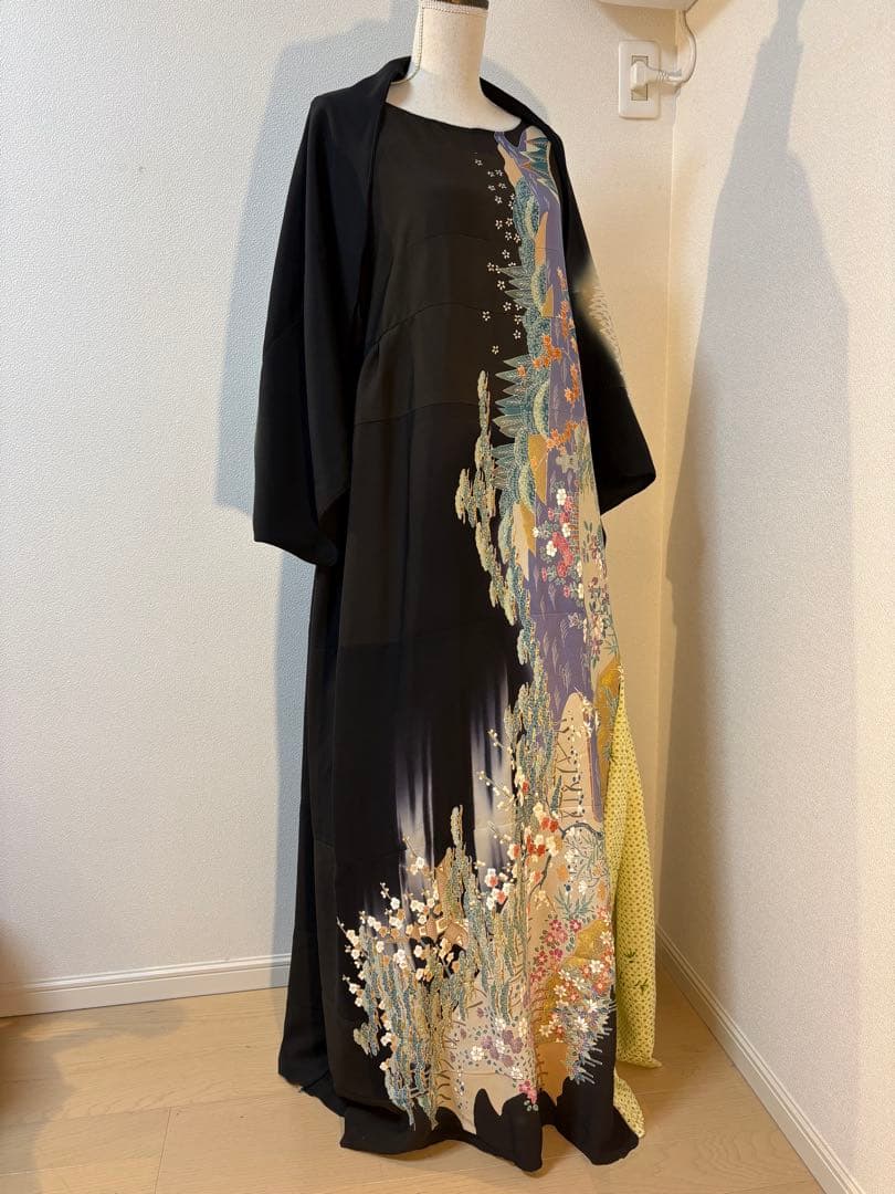 黒留袖リメイクワンピース　スカート部分切り替え－湖と森の風景 ―留袖ドレス