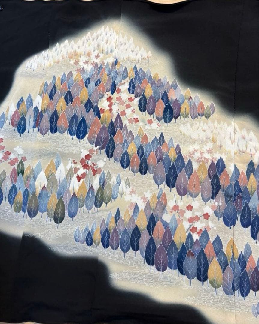 黒留袖リメイクワンピース　スカート部分切り替え－湖と森の風景 ―留袖ドレス