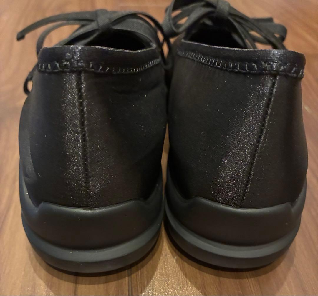 値下げ中！美品　ルタロンWリボンブラック フラットシューズ