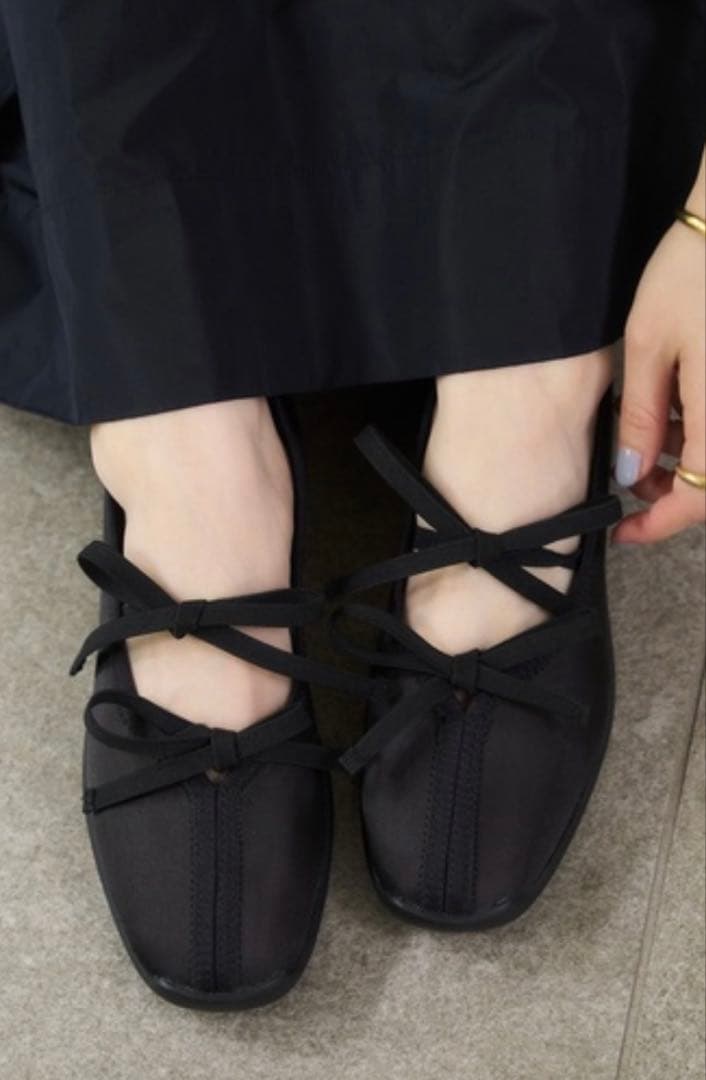 値下げ中！美品　ルタロンWリボンブラック フラットシューズ