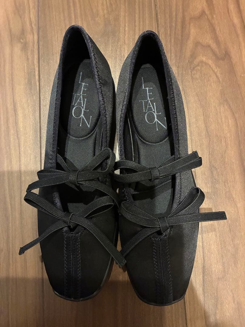 値下げ中！美品　ルタロンWリボンブラック フラットシューズ