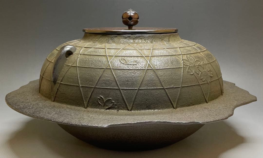 十二代　和田美之助　桜川透木釜　炉用透木　共箱　共布　共布(釜釻) W22