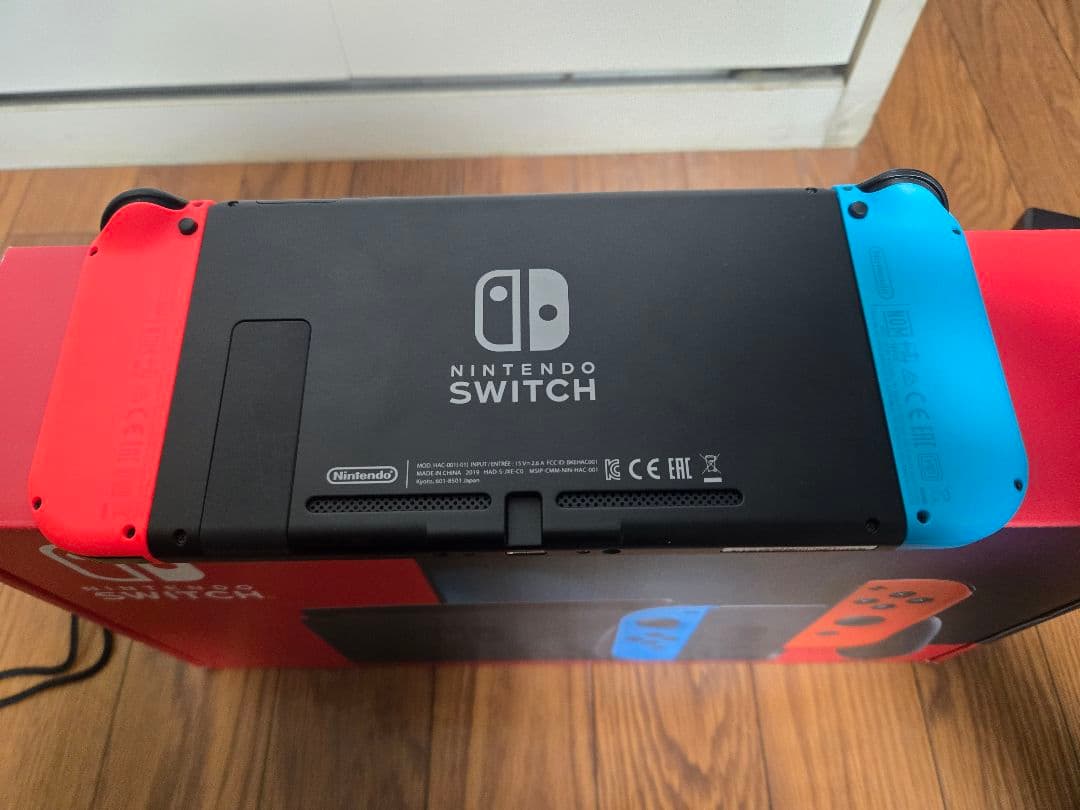 任天堂　Switch 通常版本体　【プロコン・ケース・128GB SD付き】