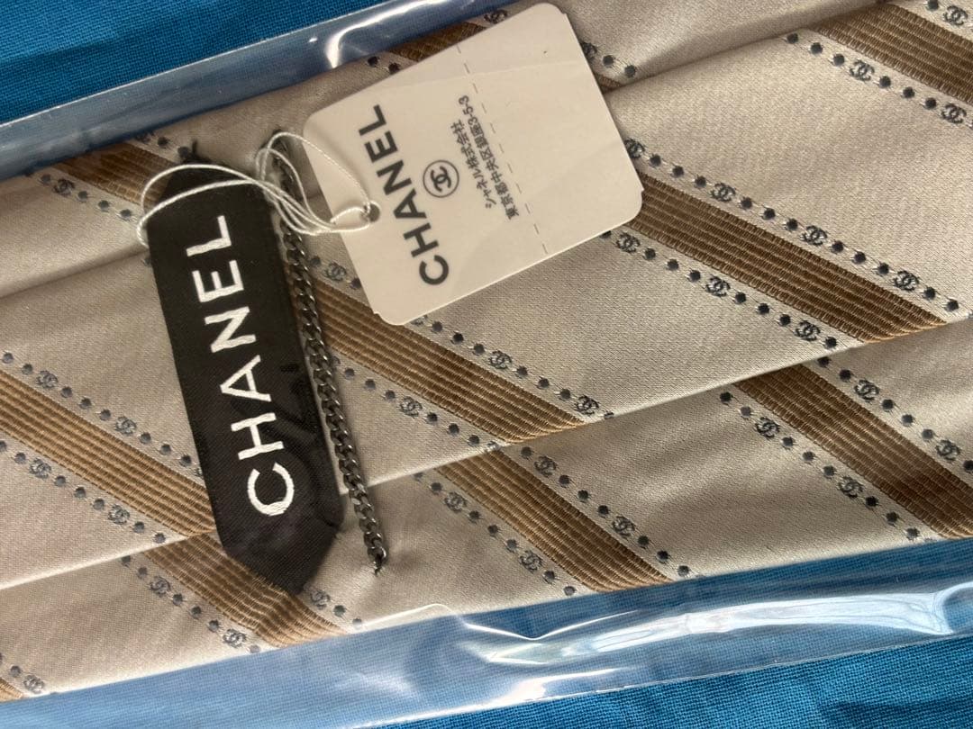 新品未使用　CHANEL ベージュ ストライプ シルクネクタイ