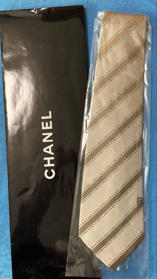 新品未使用　CHANEL ベージュ ストライプ シルクネクタイ