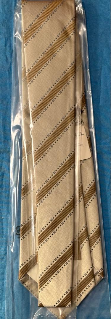 新品未使用　CHANEL ベージュ ストライプ シルクネクタイ