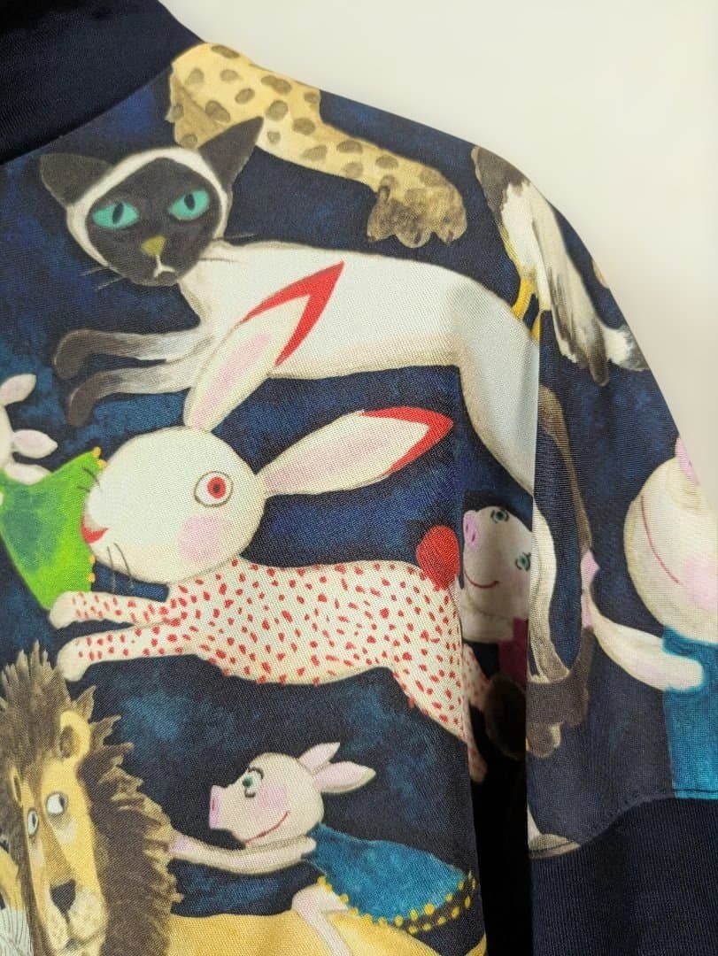 99mamaです。オレボレブラ♥️ぶたさんカラフル動物プリントネイビー