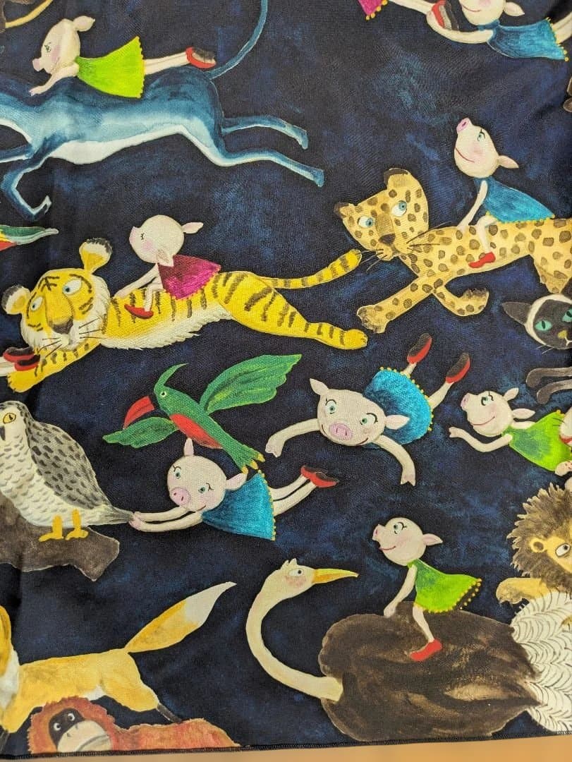 99mamaです。オレボレブラ♥️ぶたさんカラフル動物プリントネイビー