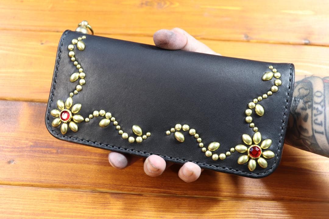 ☆フラワー　スタッズロングウォレット　☆