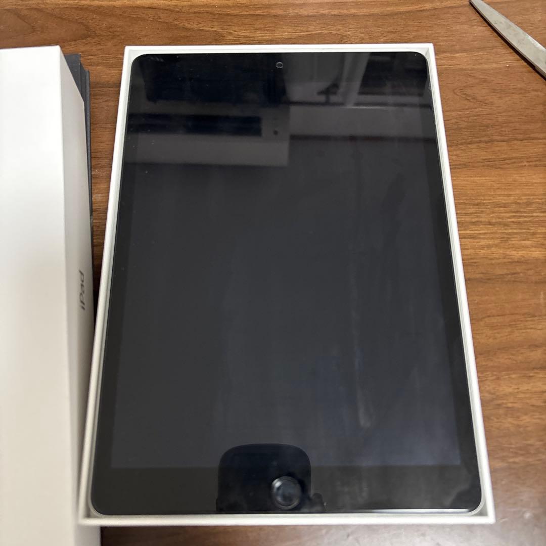 iPad（第9世代）（ほぼ未使用）、フィルム（1枚）（未使用）