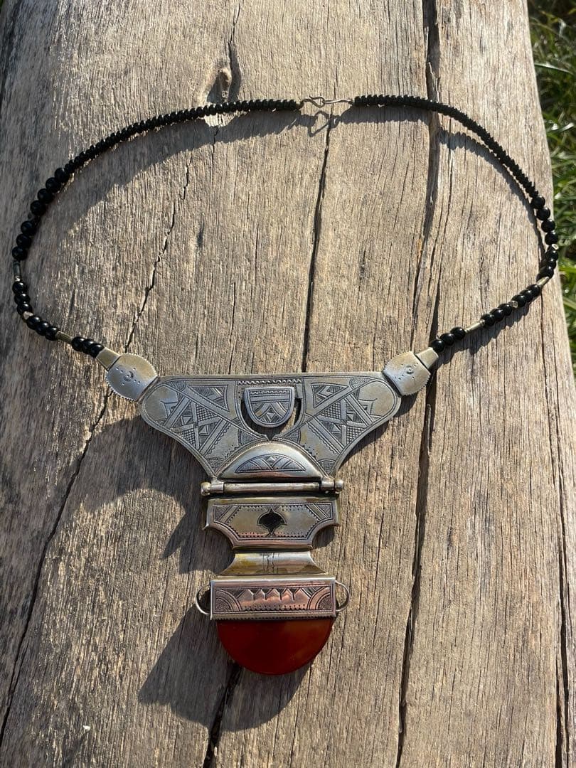 トゥアレグ 赤瑪瑙黒檀トライバルヴィンテージネックレス