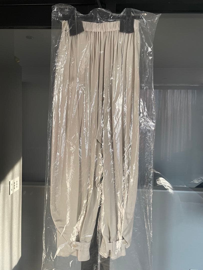 【未使用】curensology サテンタックパンツ 36