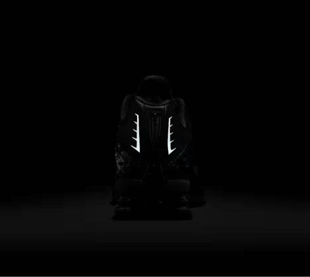 Nike Women's Shox R4 Black Floral ショックス