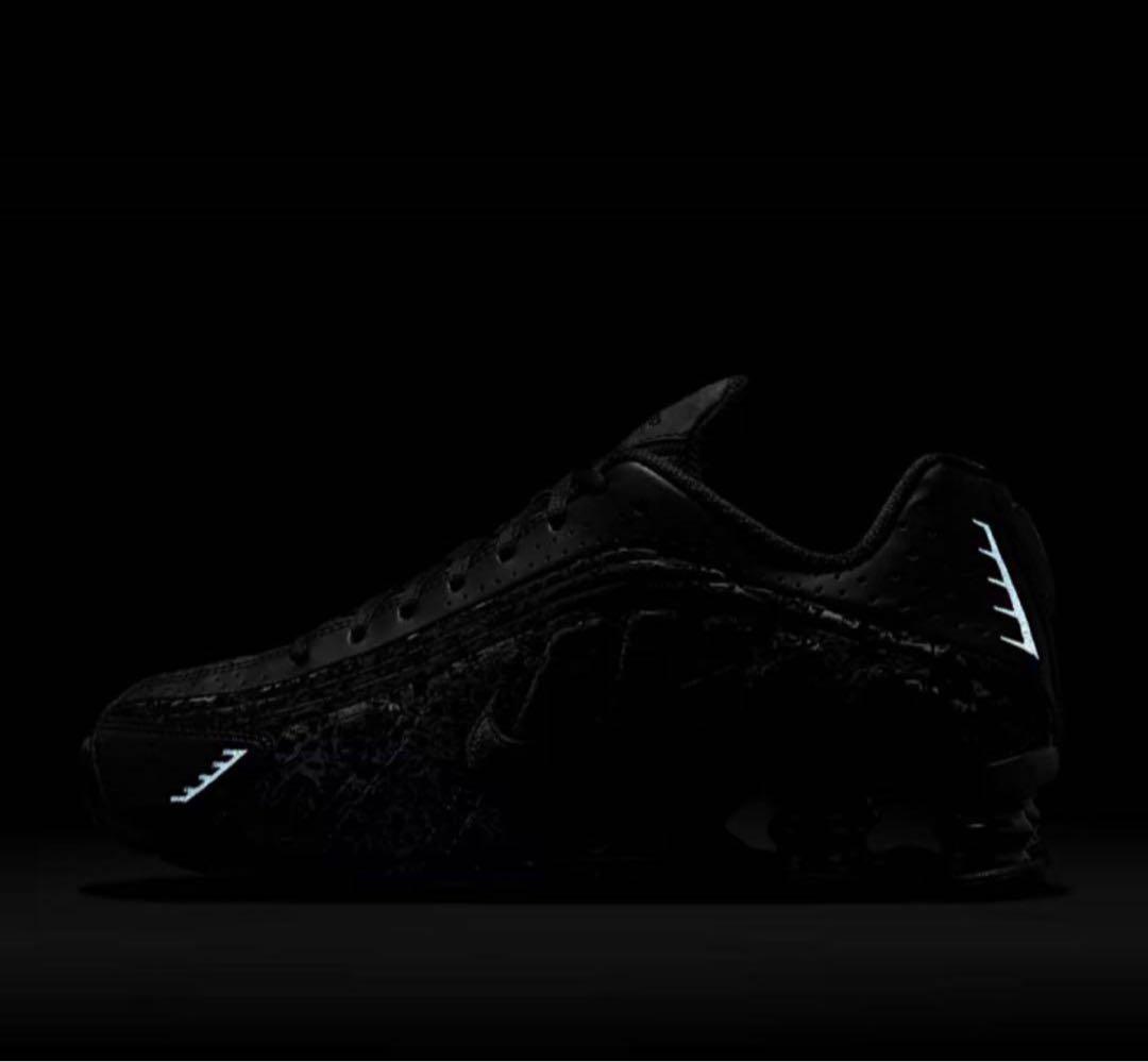 Nike Women's Shox R4 Black Floral ショックス