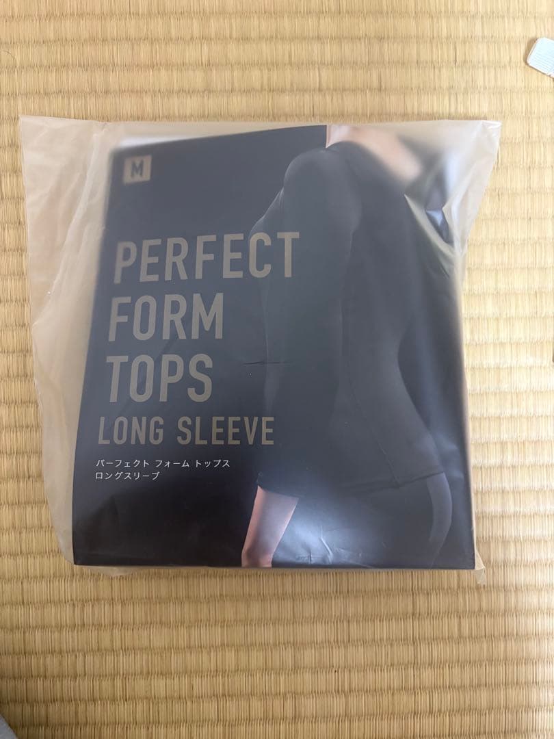 セール中！新品Rintosull PERFECT FORM TOPS 長袖 M