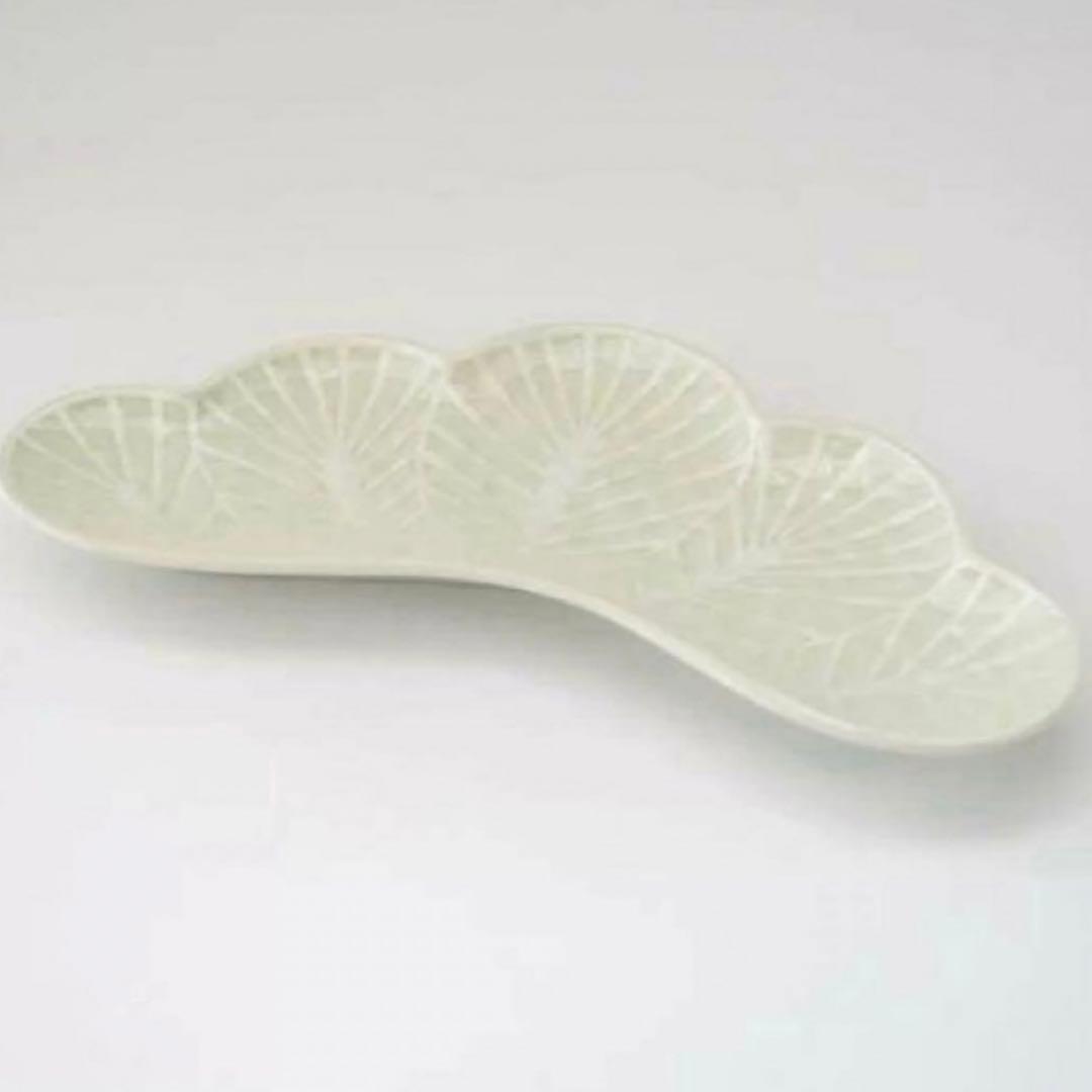 【新品】【大人気】有田焼幸楽窯　錦銀松葉形前菜皿3枚セット　縁起物