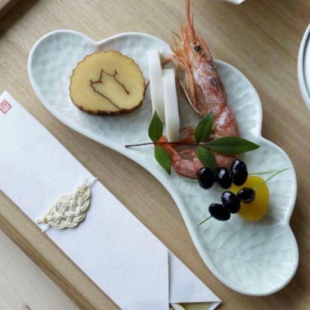 【新品】【大人気】有田焼幸楽窯　錦銀松葉形前菜皿3枚セット　縁起物