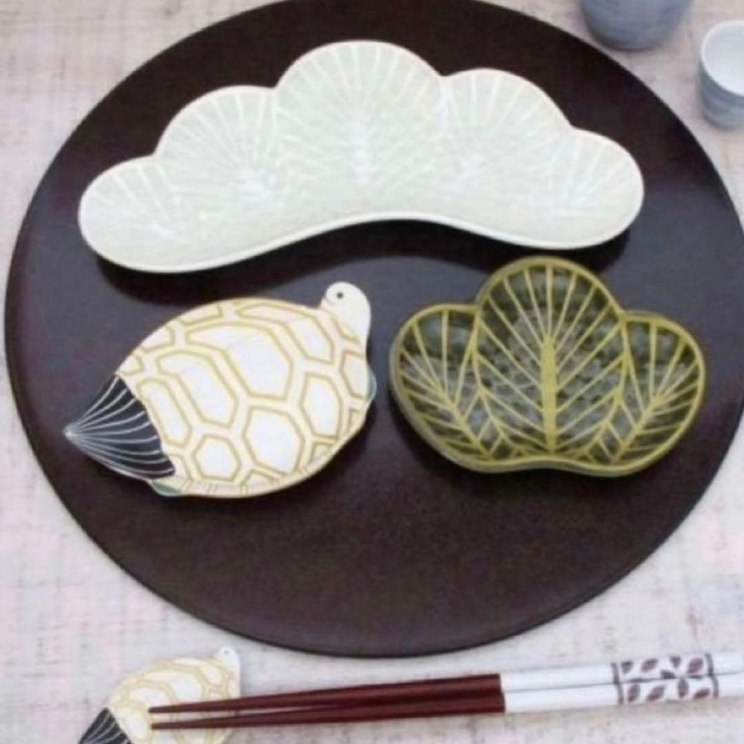 【新品】【大人気】有田焼幸楽窯　錦銀松葉形前菜皿3枚セット　縁起物