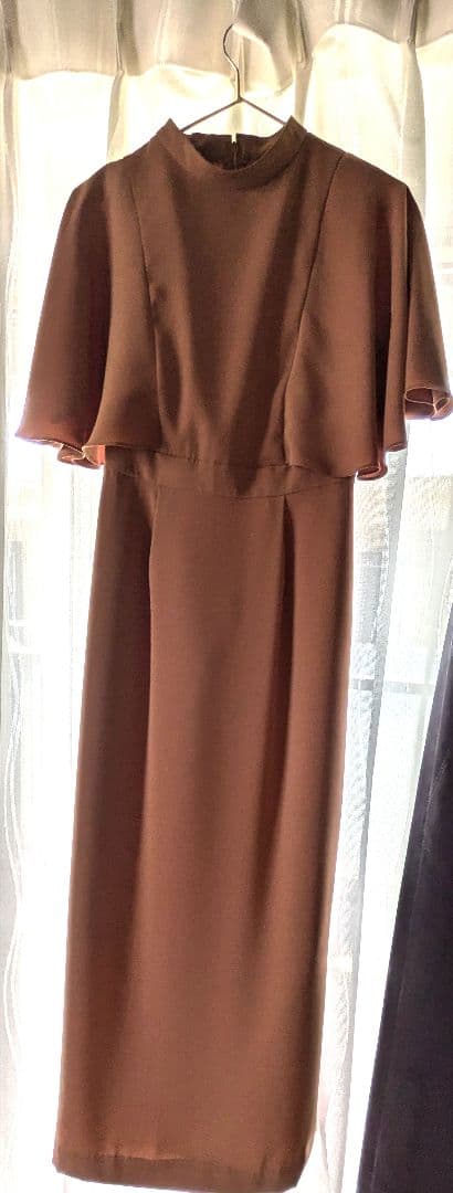 ケープスリーブ×スリットスカートスレンダーロングパーティードレス