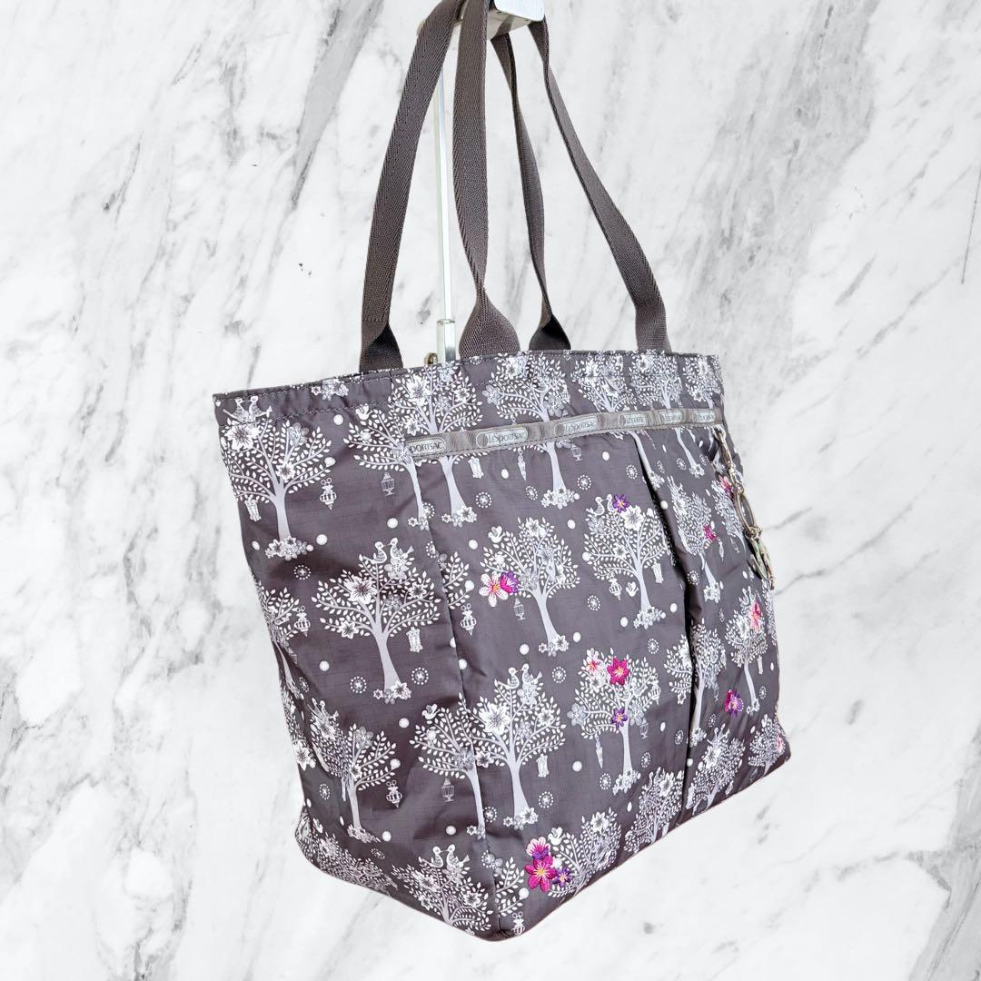 【入手困難】LeSportsac ディズニー コラボ 刺繍 トートバッグ