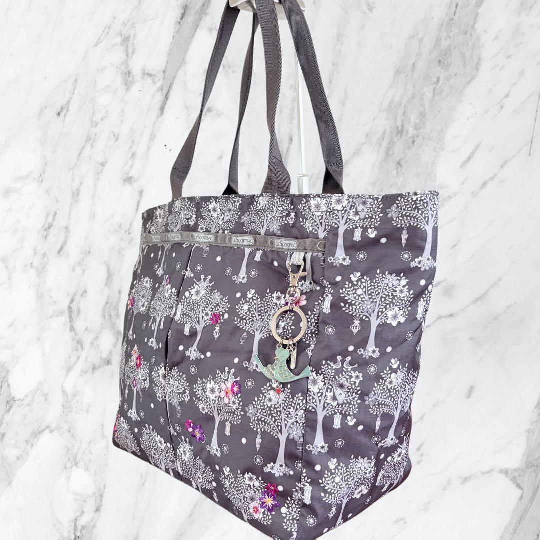 【入手困難】LeSportsac ディズニー コラボ 刺繍 トートバッグ