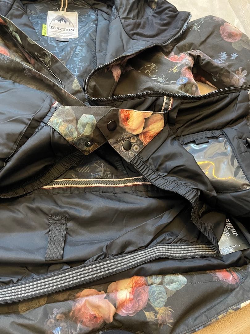 希少❗️BURTON フラワープリント　レディーススノーボードウェア