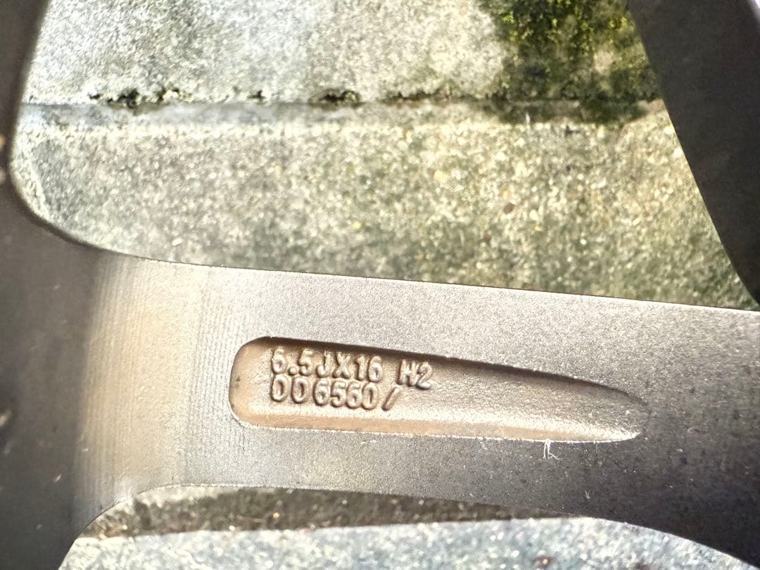 215/60R/16パサートb8 スタッドレスホイールセットブリザック vrx2