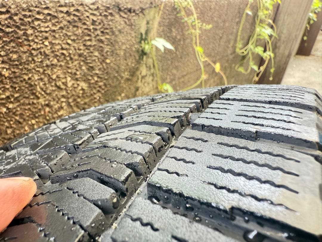 215/60R/16パサートb8 スタッドレスホイールセットブリザック vrx2