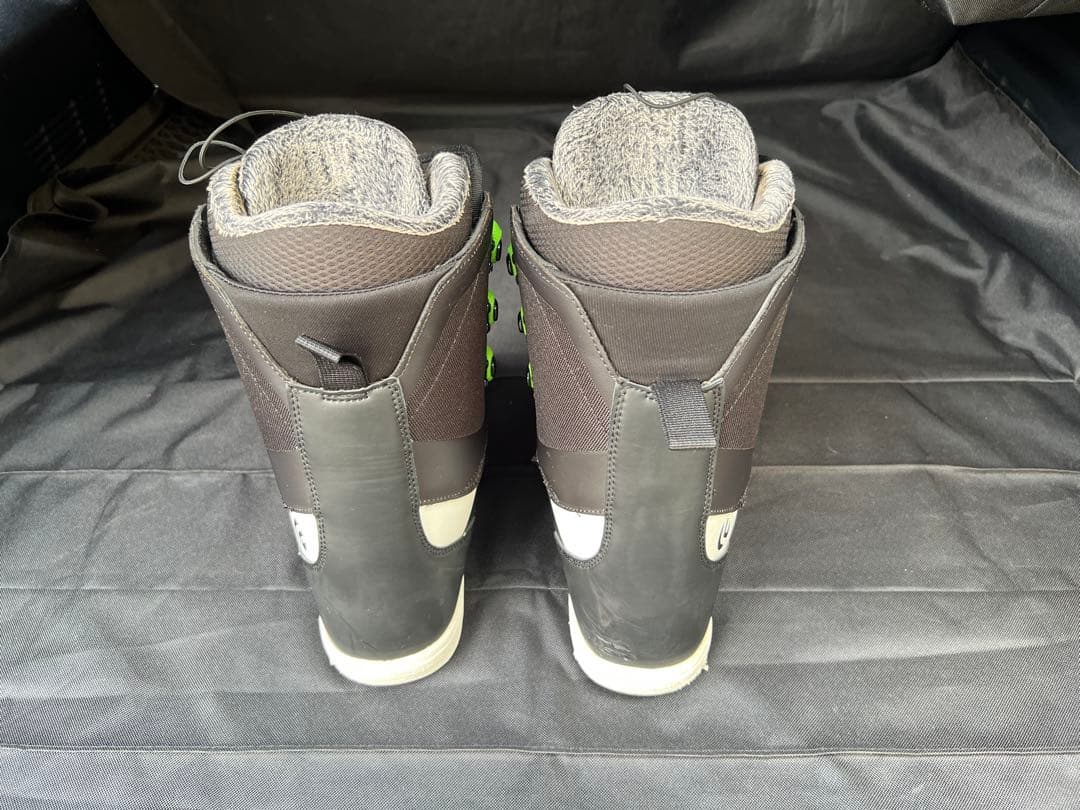 26.0 FLUX GTX LASE スノーボードブーツ ブラック/グリーン