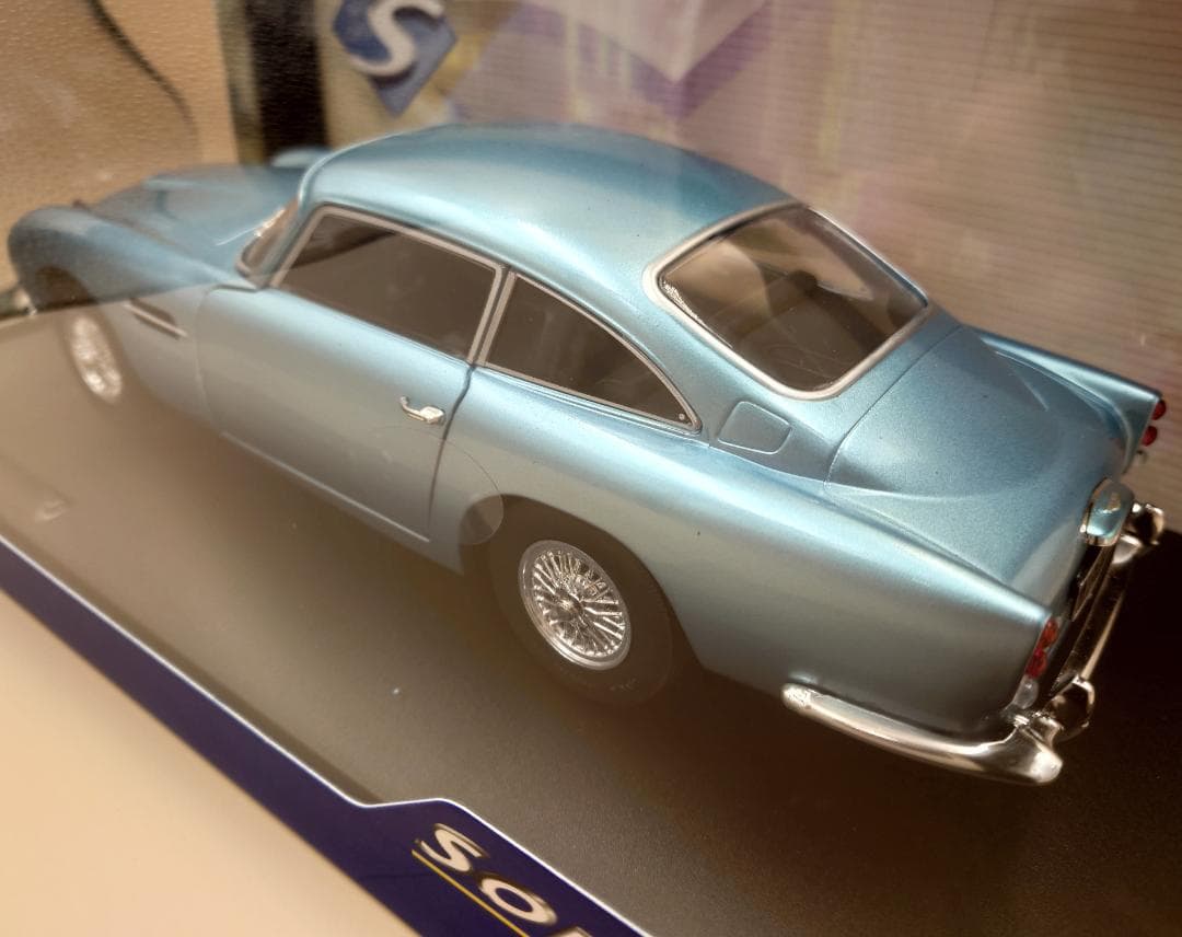 1/18 アストンマーティン DB5 1964 ブルー ソリド製ダイキャスト