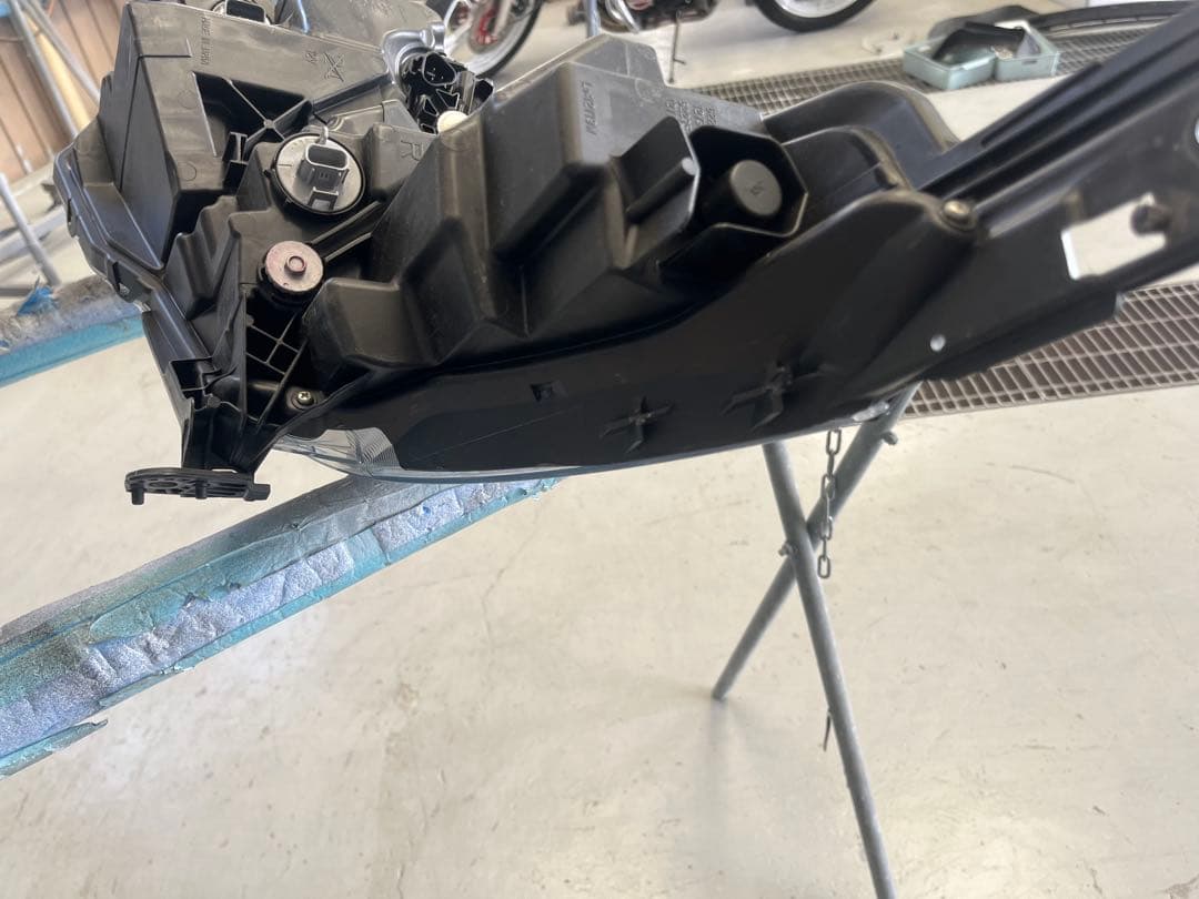 【値下げ】ホンダ　ヴェゼル　右ヘッドライト