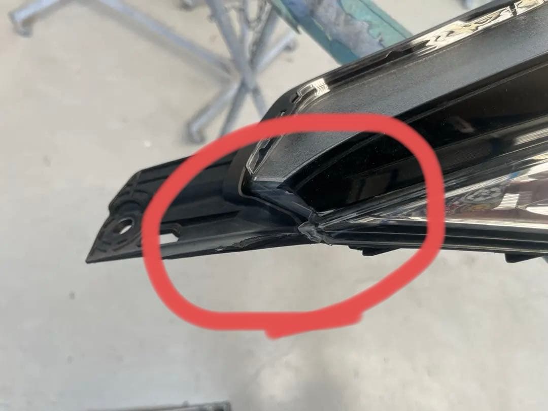 【値下げ】ホンダ　ヴェゼル　右ヘッドライト