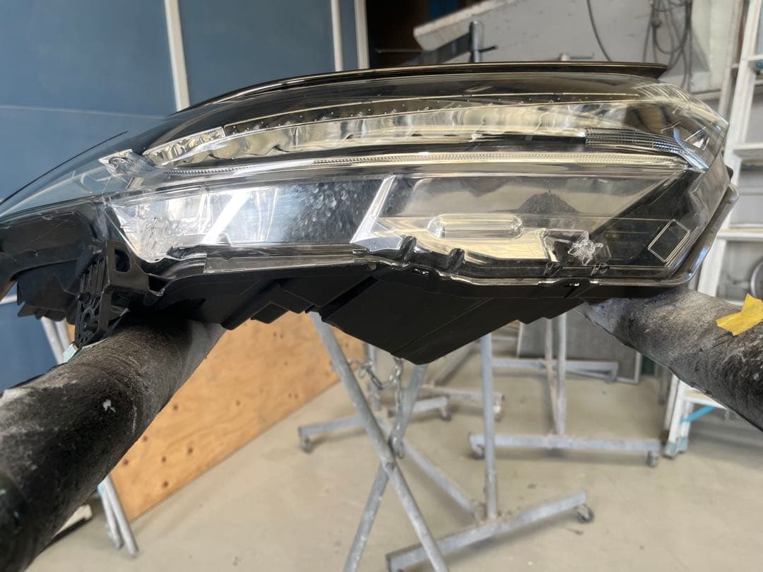 【値下げ】ホンダ　ヴェゼル　右ヘッドライト