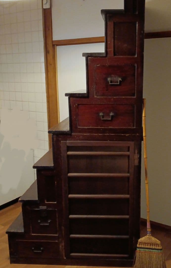 階段箪笥 　(送料込み) たんす　キャビネット　家具 幕末・明治初期